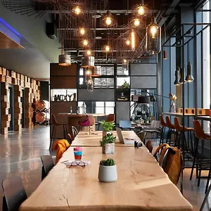 Moxy Fountainbridge אדינבורו